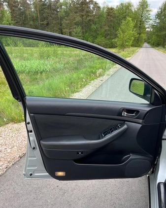 Toyota Avensis cena 12400 przebieg: 202000, rok produkcji 2005 z Nowe Miasto Lubawskie małe 379